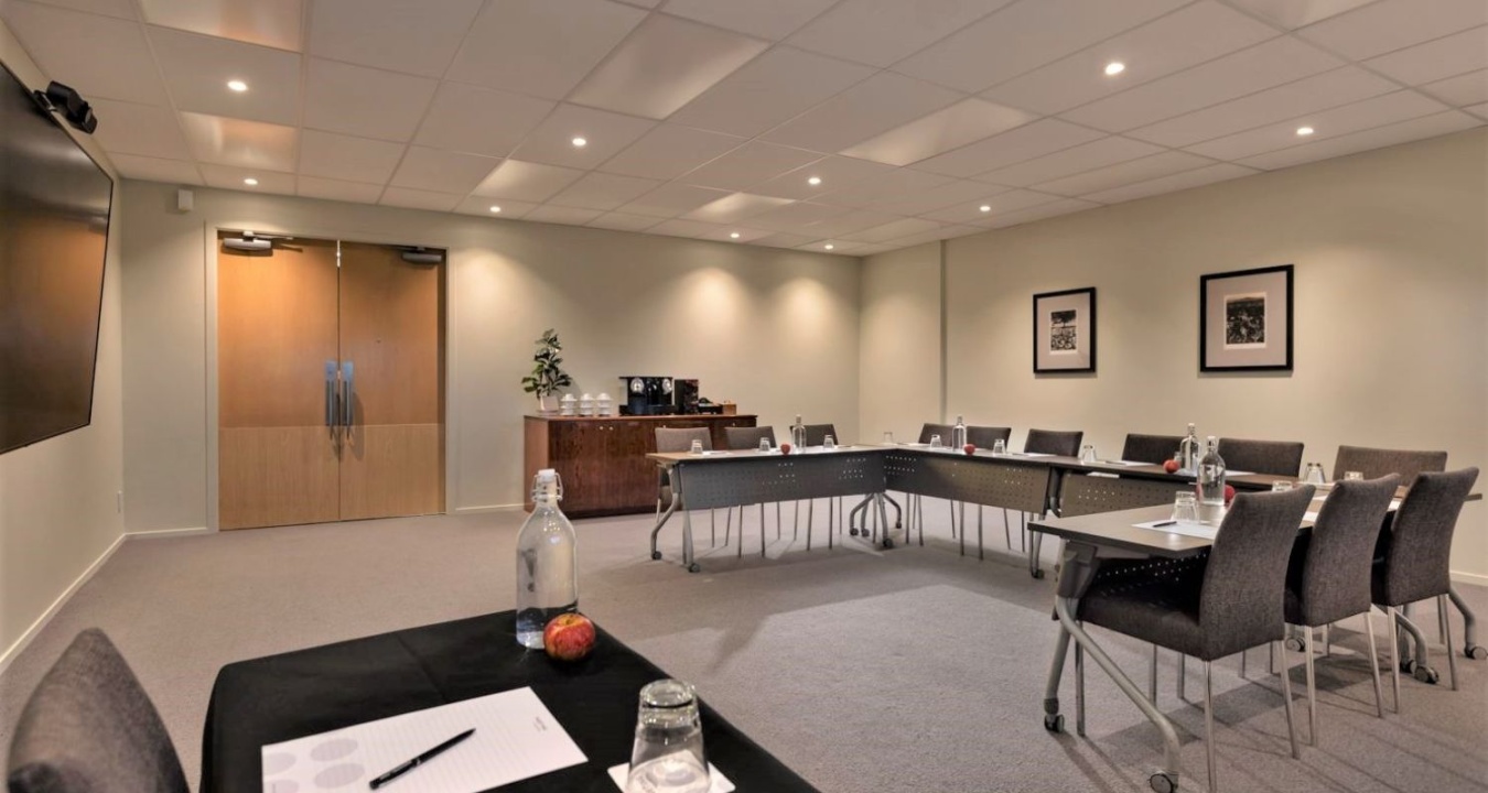 Kauri 2 meeting room at Ibis Auckland Ellerslie hotel