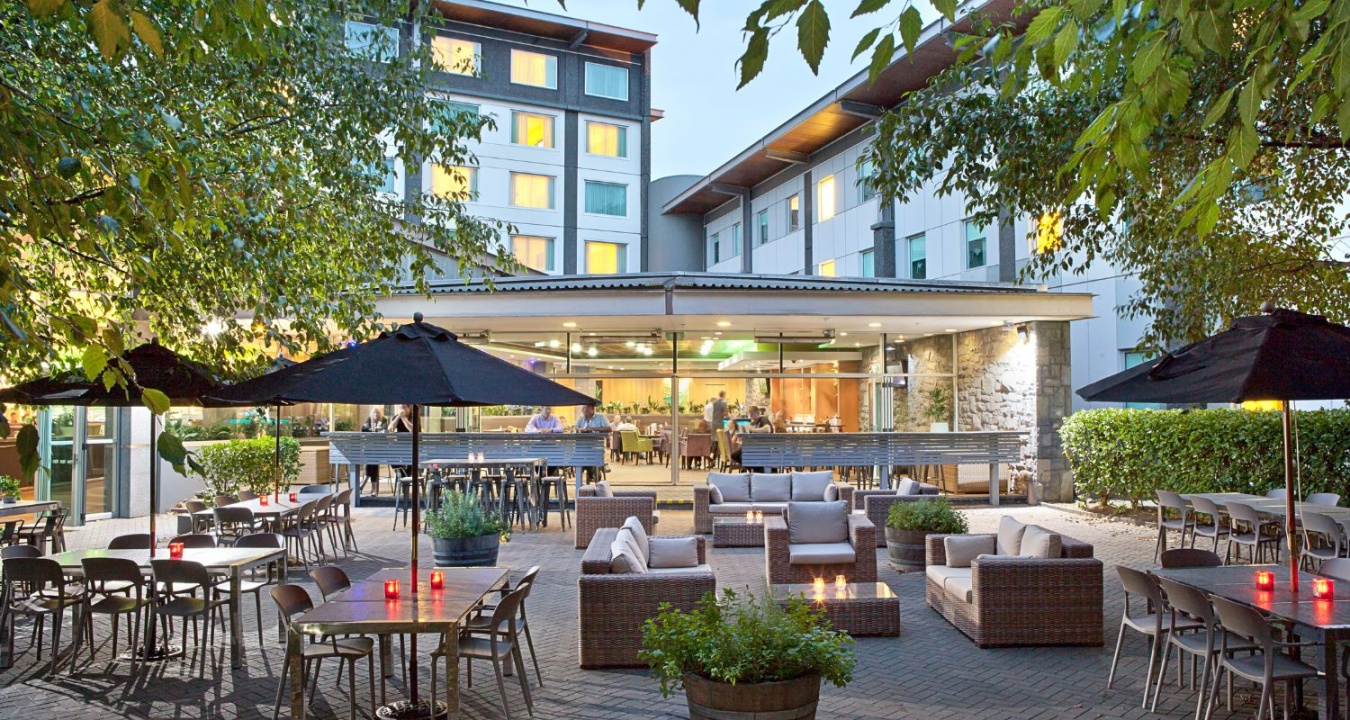 Outdoor acacia garden at Ibis Auckland Ellerslie hotel
