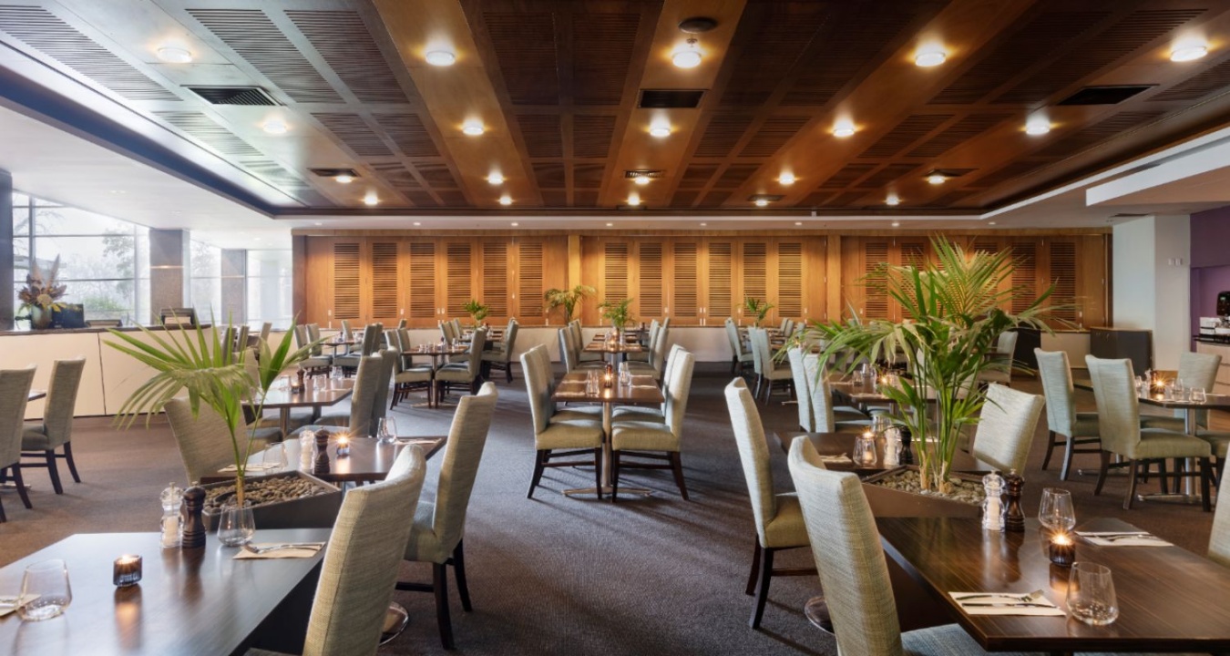 restaurant dining area at Novotel Auckland Ellerslie hotel