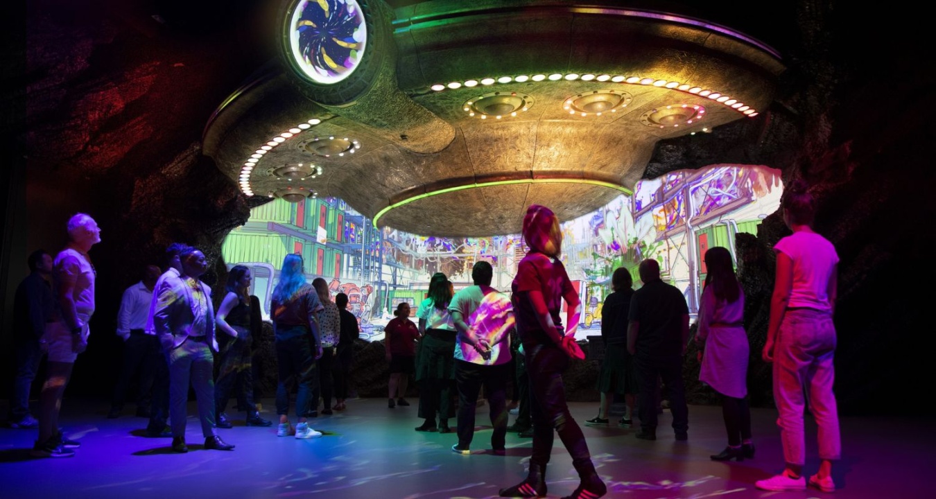 Guests step into our sci-fi film set and are greeted by a jaw-dropping intergalactic robot and larger than life flying saucer.