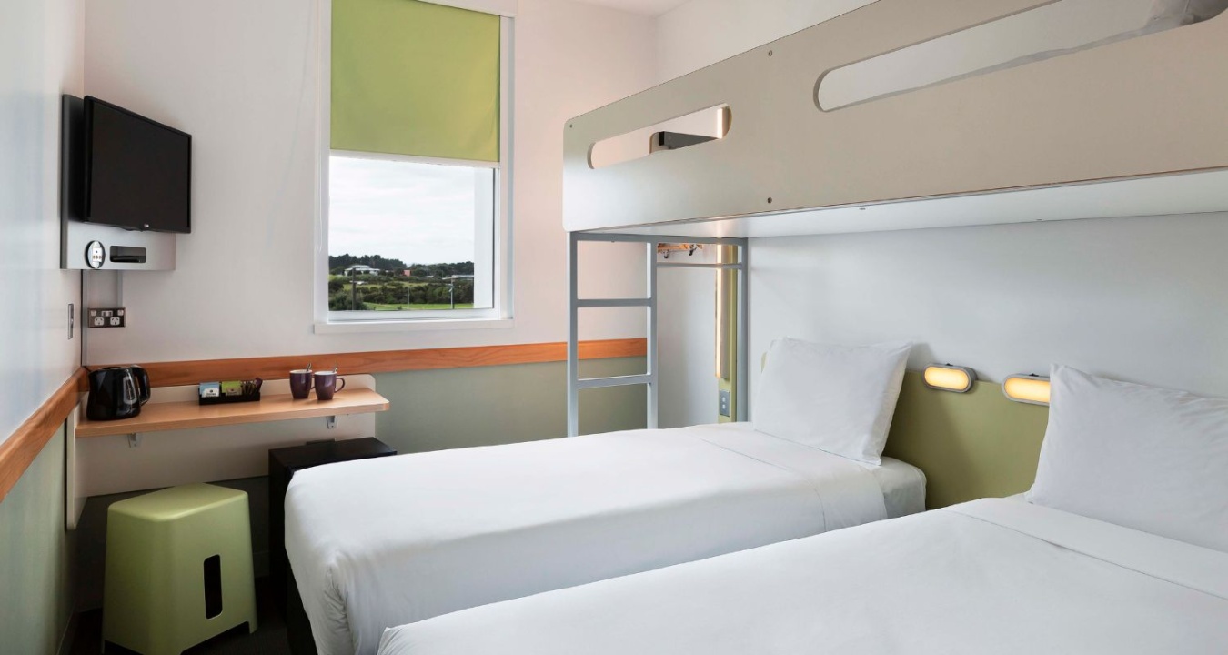 ibis Budget Auckland Airport hotel triple room