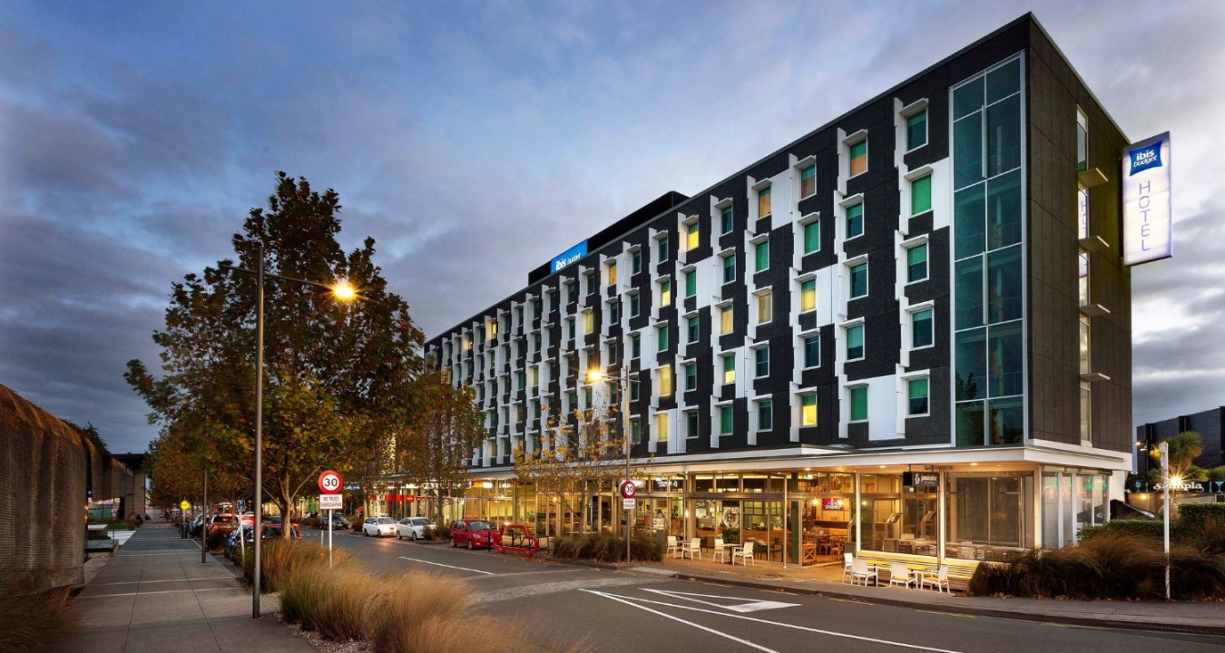 ibis Budget Auckland Airport hotel exterior at twilight